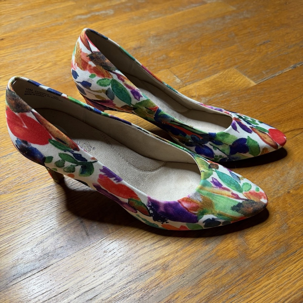 AEROSOLES Pump Heels Sz 10M Floral Fabric Shoes Colorful Vibrant Painterly